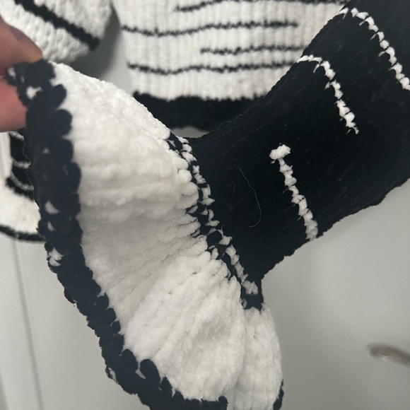 Hand made sweater, one of a kind, soft, sexy and very feminine ❤️ - Picture 4 of 7